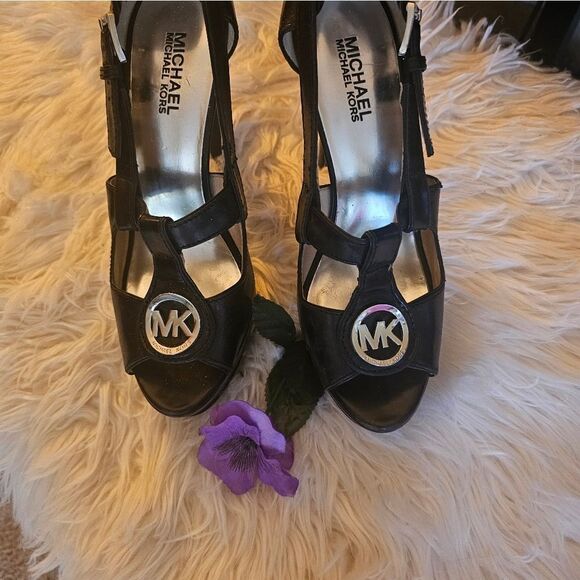 MICHAEL KORS MARY JANE PLATFORM HEELS - Picture 4 of 5